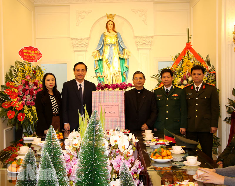 Lãnh đạo tỉnh thăm tặng quà nhân dịp Lễ Giáng sinh 2020