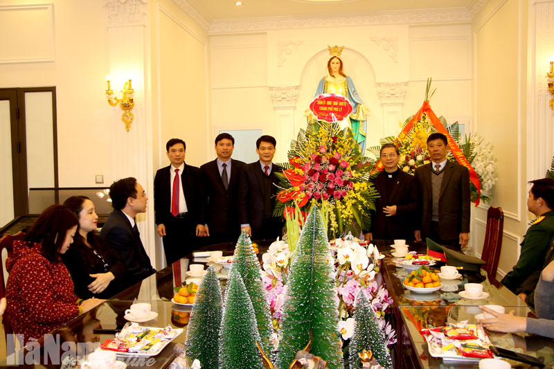 Lãnh đạo tỉnh thăm tặng quà nhân dịp Lễ Giáng sinh 2020