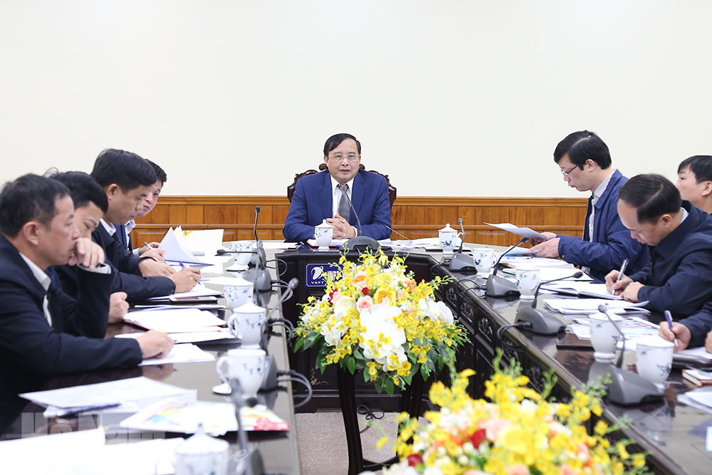 UBND tỉnh nghe báo cáo kế hoạch tổ chức Lễ công bố và đón bằng công nhận tỉnh Hà Nam hoàn thành nhiệm vụ xây dựng nông thôn mới năm 2020