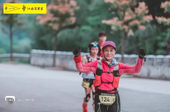 Cụ bà Trung Quốc gây sốc khi hoàn thành cuộc thi marathon dài 168km