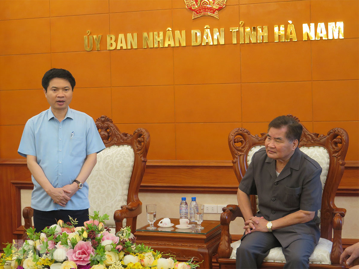 Đoàn tướng lĩnh Hà Nam tặng kinh phí ủng hộ quỹ phòng chống dịch