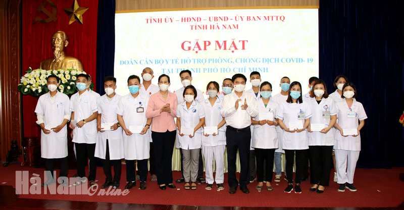 Tỉnh uỷ HĐNDUBNDUBMTTQ tỉnh gặp mặt đoàn cán bộ hỗ trợ y tế phòng chống dịch Covid19 tại Thành phố Hồ Chí Minh