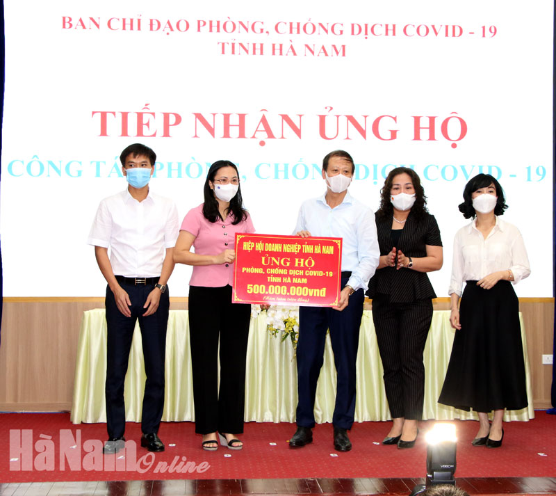 Tỉnh uỷ HĐNDUBNDUBMTTQ tỉnh gặp mặt đoàn cán bộ hỗ trợ y tế phòng chống dịch Covid19 tại Thành phố Hồ Chí Minh