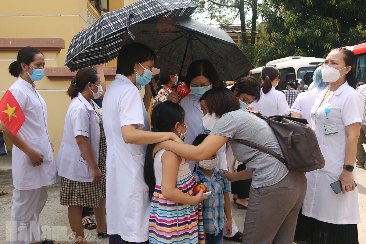 Đoàn 30 cán bộ y tế Hà Nam tiếp tục lên đường hỗ trợ Đồng Nai chống dịch Covid19