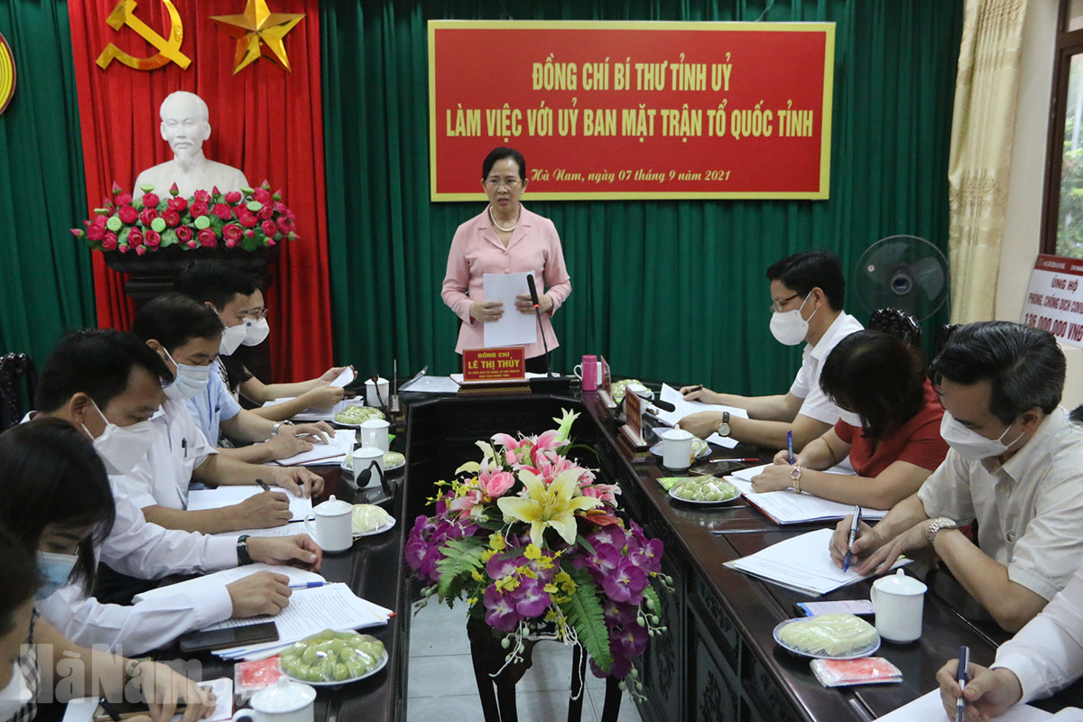 Đồng chí Bí thư Tỉnh ủy Lê Thị Thủy làm việc với Ban Thường trực  Ủy ban Mặt trận Tổ quốc tỉnh
