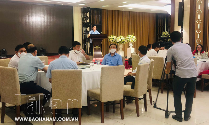 Lãnh đạo tỉnh Hà Nam gặp mặt các đoàn cán bộ y bác sỹ nhân viên y tế các tỉnh hỗ trợ Hà Nam chống dịch