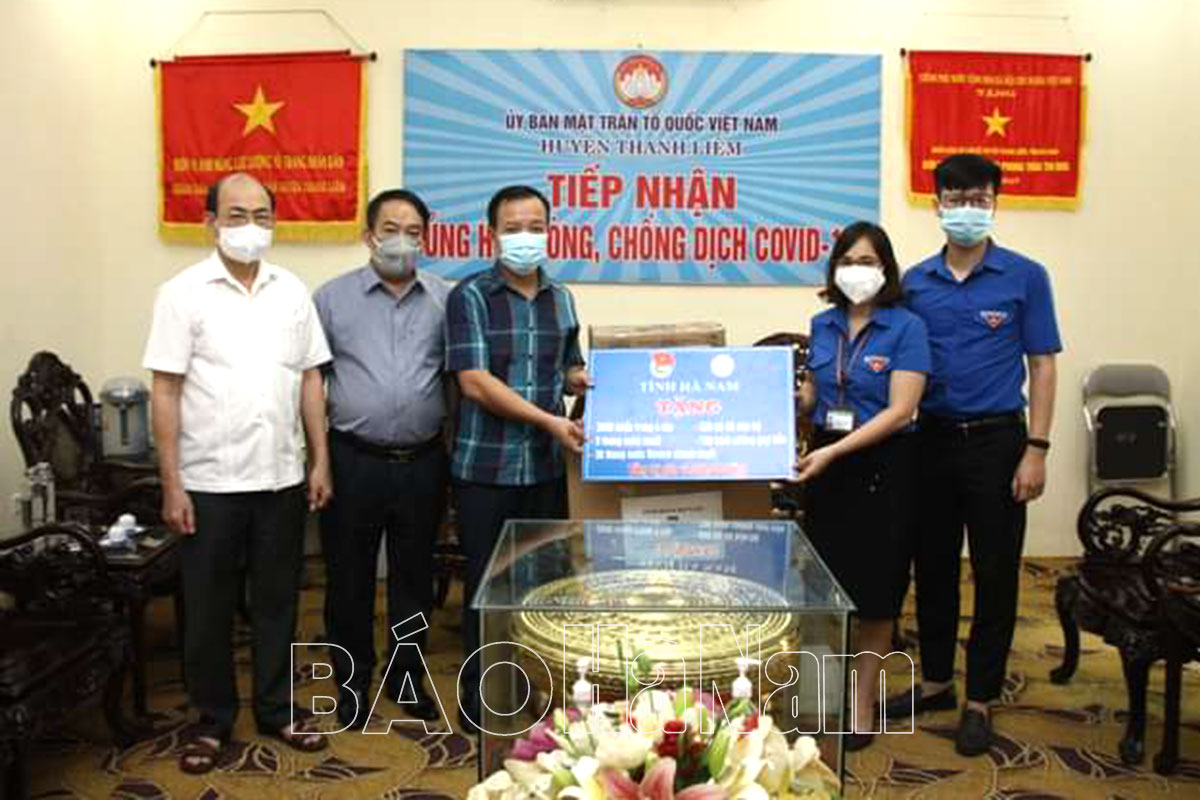 Tỉnh đoàn tiếp tục hỗ trợ trang thiết bị y tế nhu yếu phẩm cho thành phố Phủ Lý và huyện Thanh Liêm