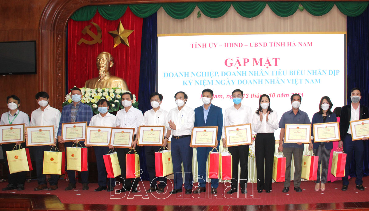UBND tỉnh gặp mặt các doanh nghiệp doanh nhân tiêu biểu nhân kỷ niệm Ngày Doanh nhân Việt Nam