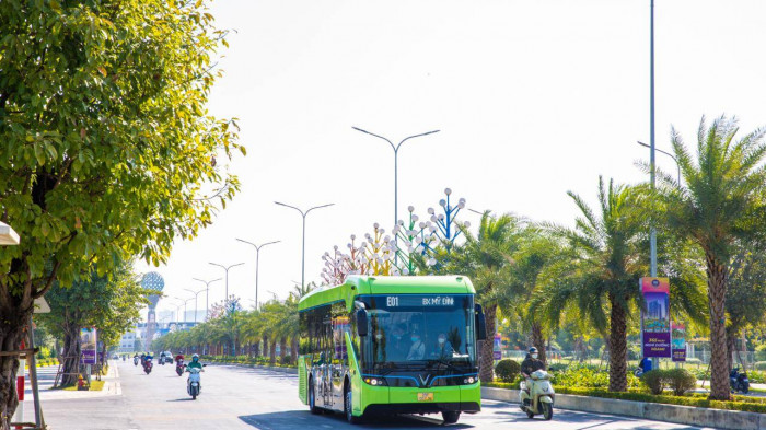Xe buýt điện VinBus kết nối hệ thống vận tải khách công cộng Hà Nội