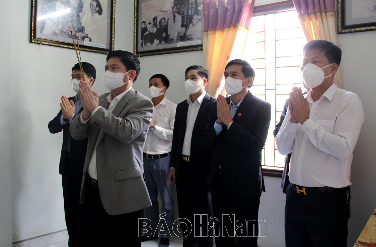 Đồng chí Chủ tịch UBND tỉnh Trương Quốc Huy thăm chúc Tết các đồng chí nguyên lãnh đạo tỉnh qua các thời kỳ
