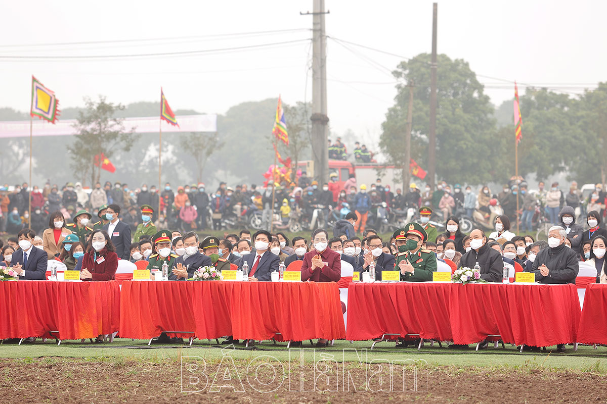 Chủ tịch nước Nguyễn Xuân Phúc dự Lễ hội Tịch điền Đọi Sơn Xuân Nhâm Dần 2022