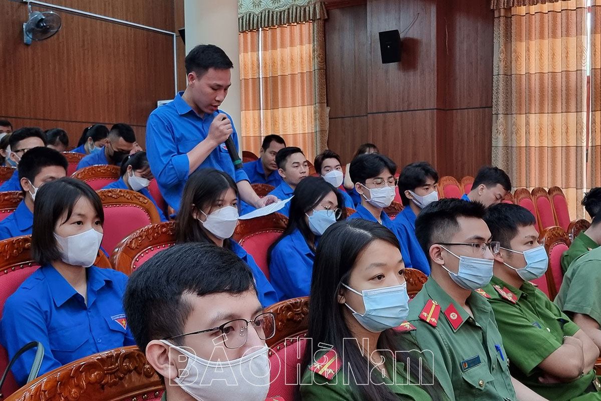 Đối thoại giữa người đứng đầu cấp ủy chính quyền huyện Bình Lục với cán bộ đoàn viên thanh niên năm 2022