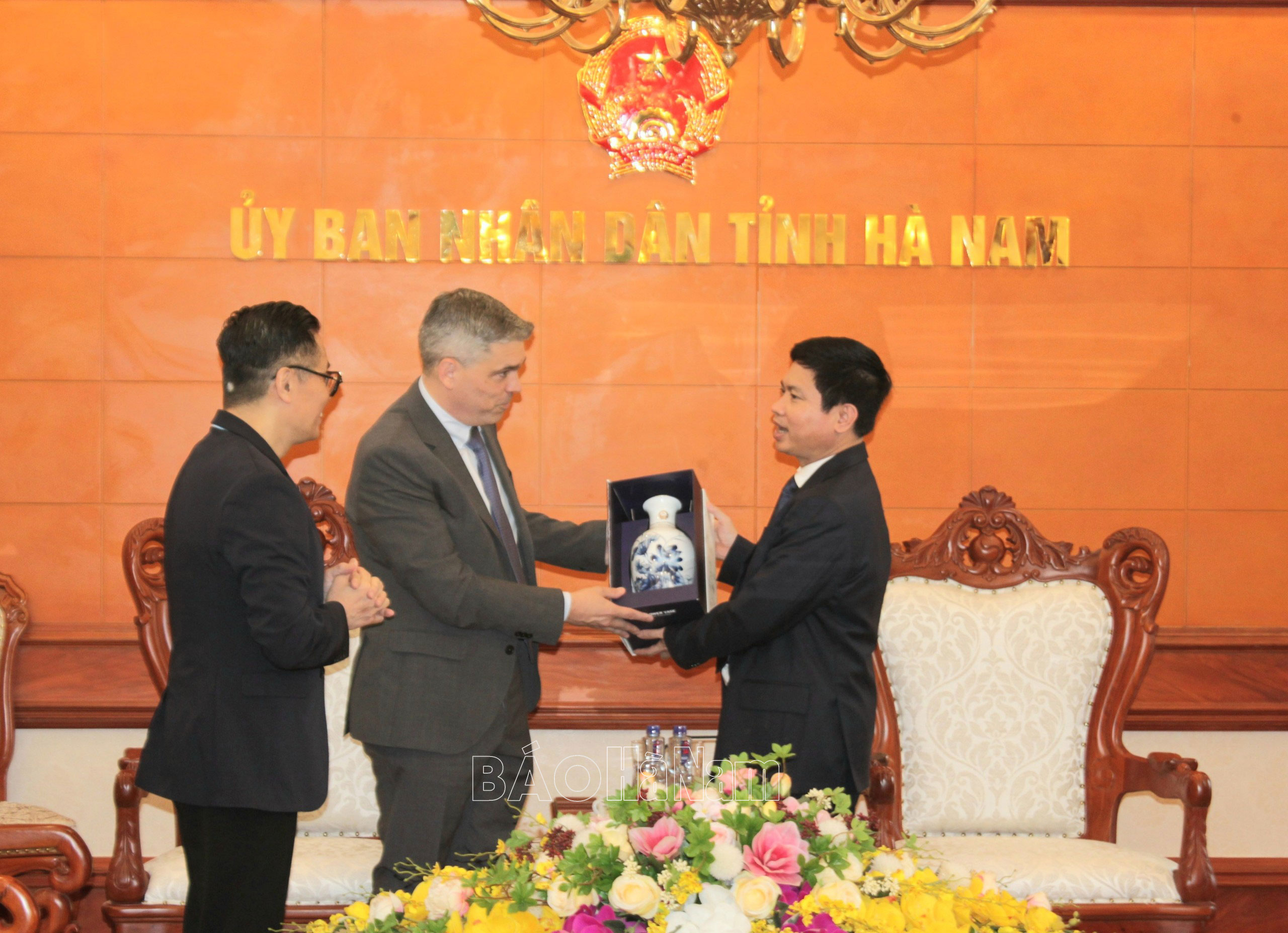 Đồng chí Chủ tịch UBND tỉnh làm việc với Tổng Giám đốc Công ty Friesland Campina Việt Nam