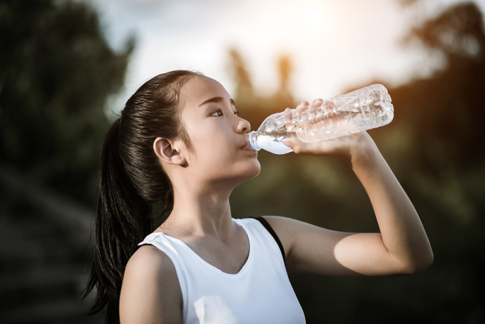 Không uống đủ nước tăng 20 nguy cơ tử vong
