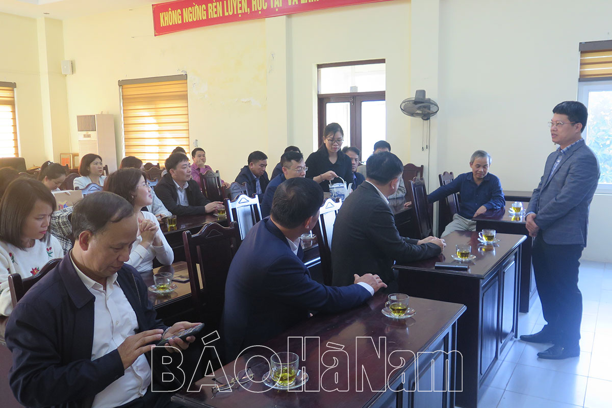 Đoàn công tác Trung tâm Truyền thông tỉnh Quảng Ninh giao lưu trao kinh nghiệm làm công tác thông tin tuyên truyền với Báo Hà Nam