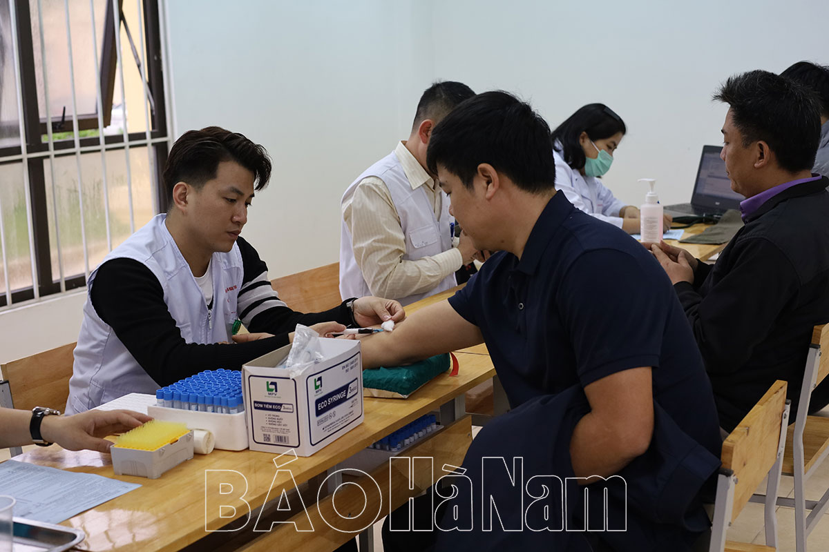 Trường Cao đẳng Nghề Hà Nam hiến tặng 98 đơn vị máu
