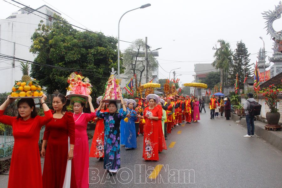 Lưu giữ nét văn hóa truyền thống trong lễ hội làng