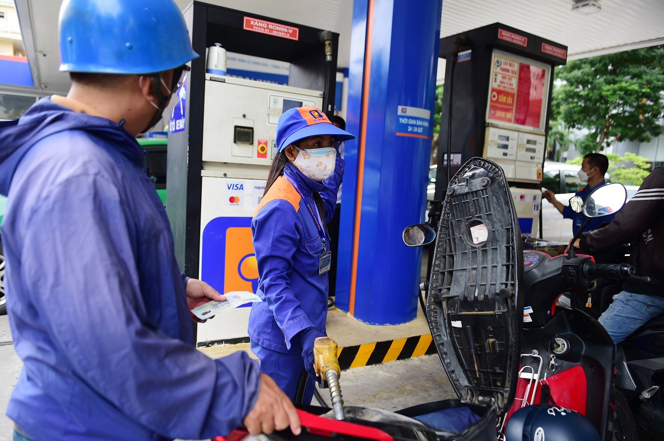 Giá xăng dầu hôm nay Đồng loạt giảm