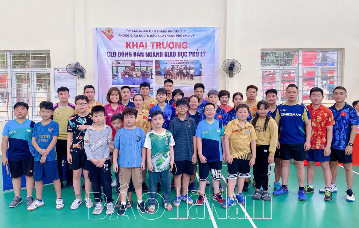 Đội tuyển bóng bàn Quốc gia Việt Nam giao lưu với các CLB bóng bàn tại thành phố Phủ Lý