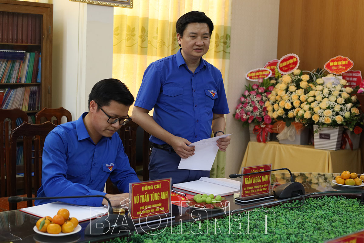 Đồng chí Bí thư Tỉnh ủy Lê Thị Thủy thăm chúc mừng Tỉnh đoàn nhân kỷ niệm ngày thành lập Đoàn