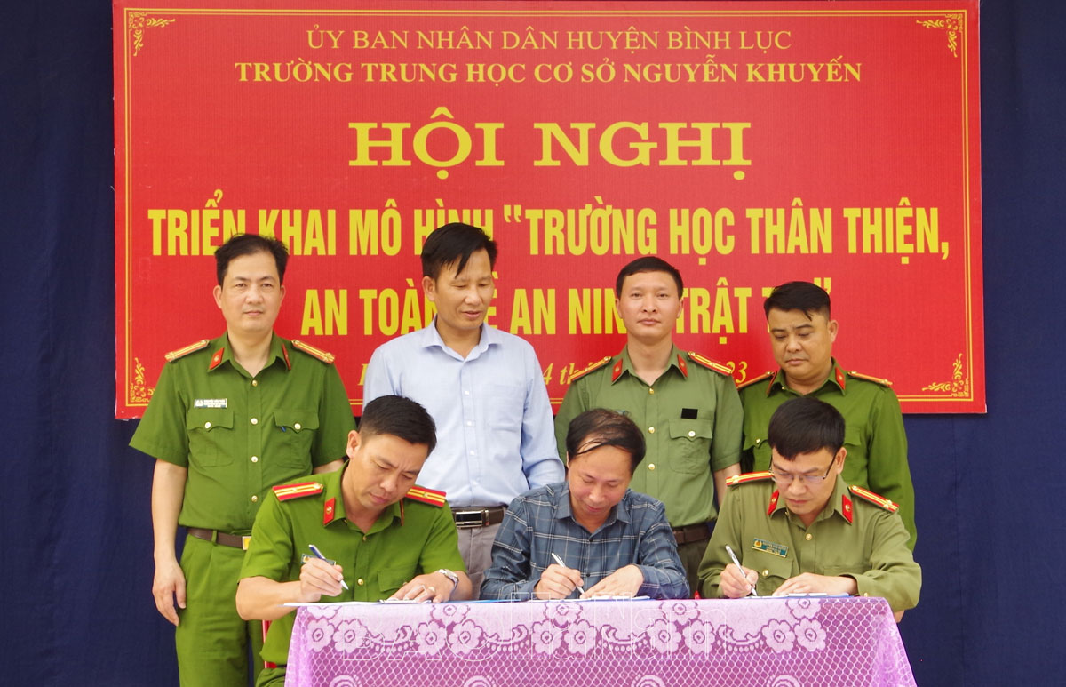 Bình Lục triển khai mô hình Trường học thân thiện an toàn về ANTT tại trường THCS Nguyễn Khuyến