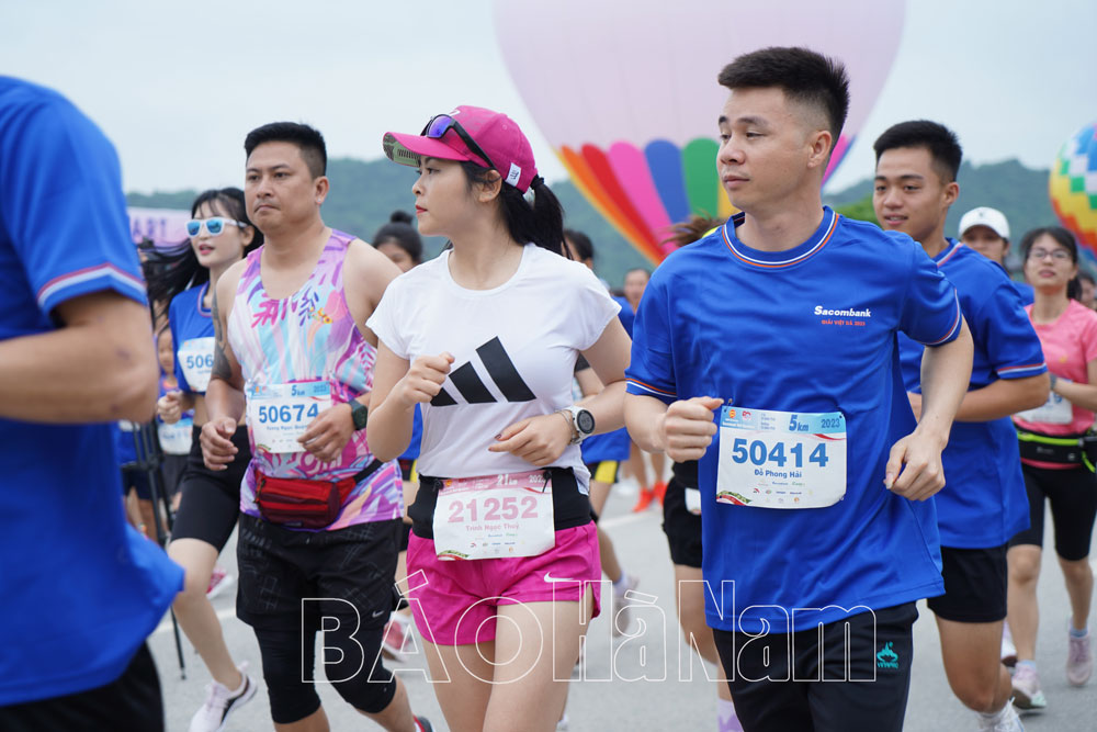 Những khoảnh khắc ấn tượng tại giải chạy Việt dã “Cùng Sacombank chạy vì sức khỏe cộng đồng tỉnh Hà Nam năm 2023”