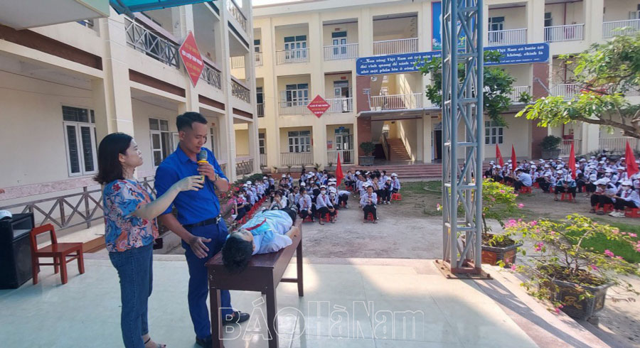 Tuyên truyền giáo dục kỹ năng phòng chống tai nạn thương tích cho học sinh trường THCS Yên Bắc