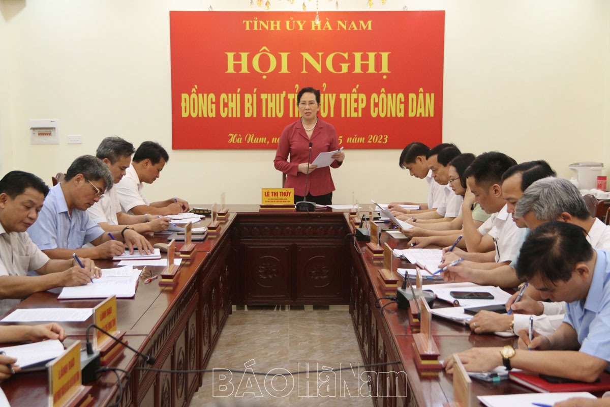 Đồng chí Bí thư Tỉnh ủy Lê Thị Thủy tiếp công dân định kỳ tháng 5