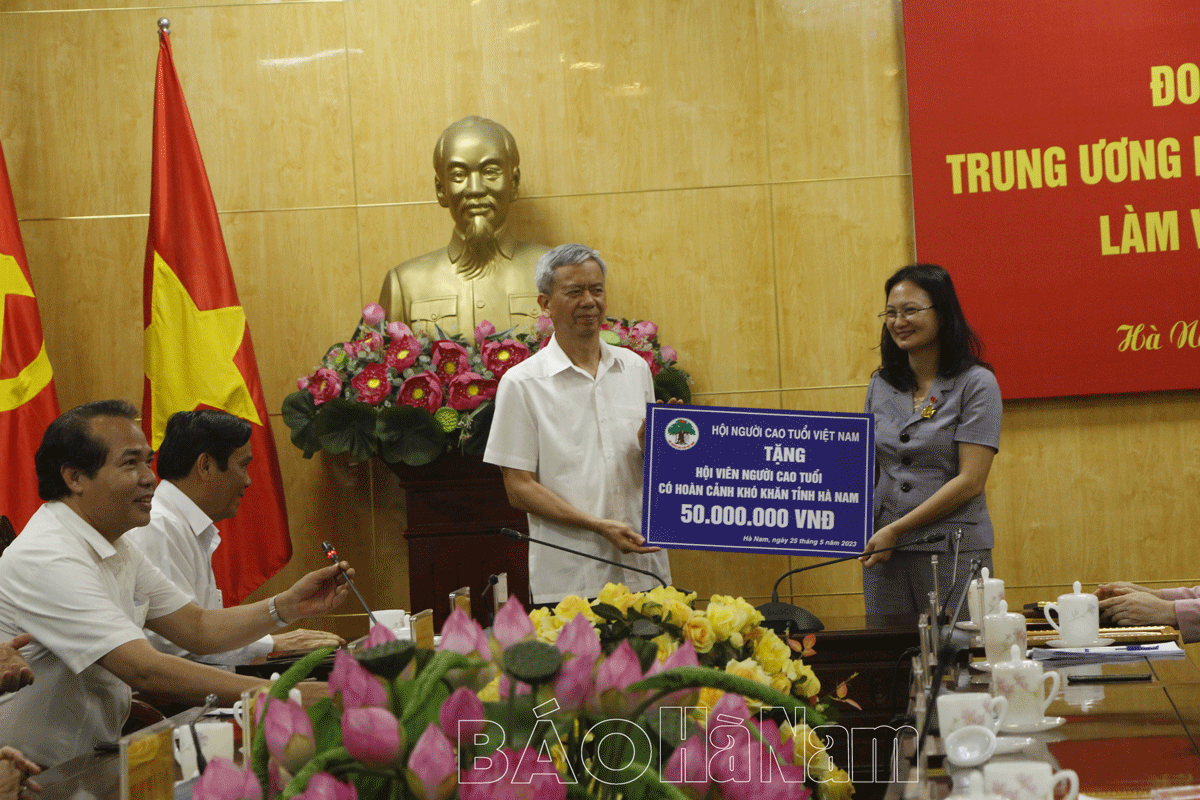 Đoàn công tác Trung ương Hội Người cao tuổi Việt Nam làm việc với tỉnh Hà Nam